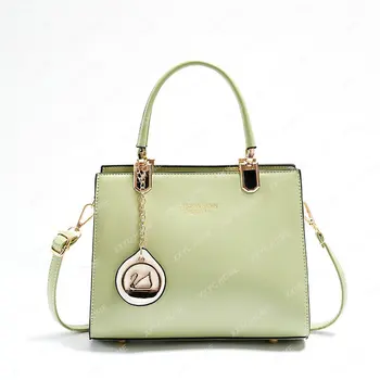 Чанта Дамска чанта Новата модерна дамска чанта с голям капацитет Проста персонални универсална чанта през рамо
